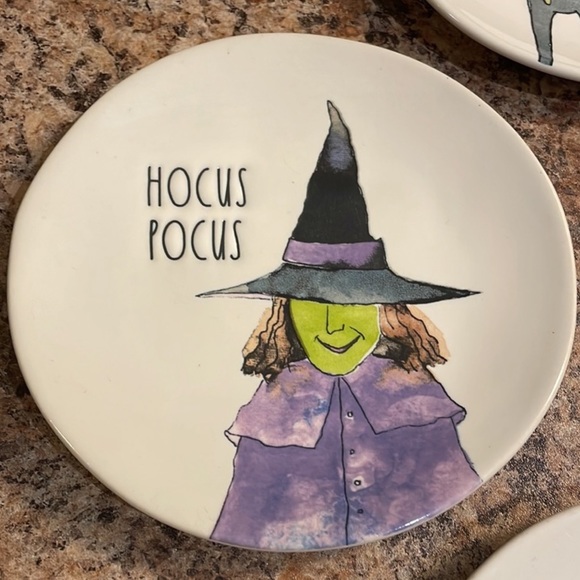 💫 HOST PICK 💫 RAE DUNN HALLOWEEN 4 PIECE PLATE SET - Picture 5 of 7